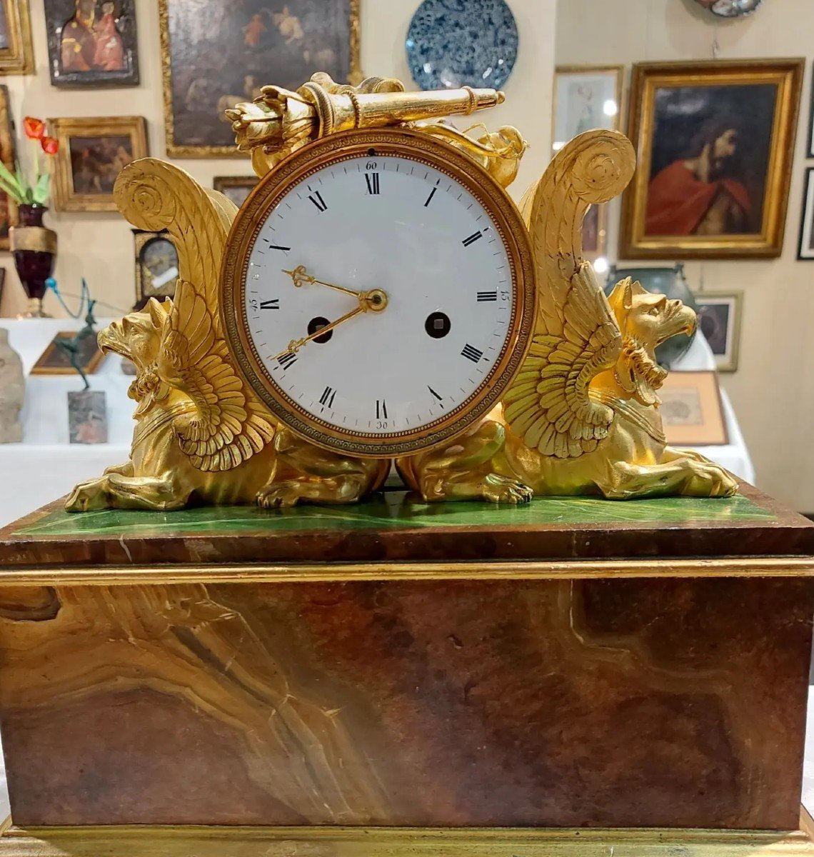 Orologio sostenuto da chimere, Francia, XVIII secolo